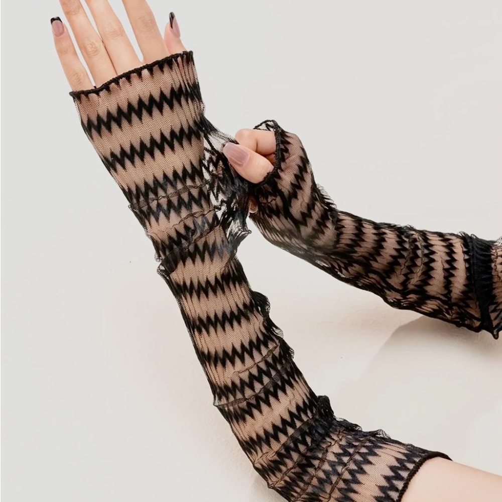Fingerless gloves. all the colors listed. Perfect for EDC,Prom,graduation